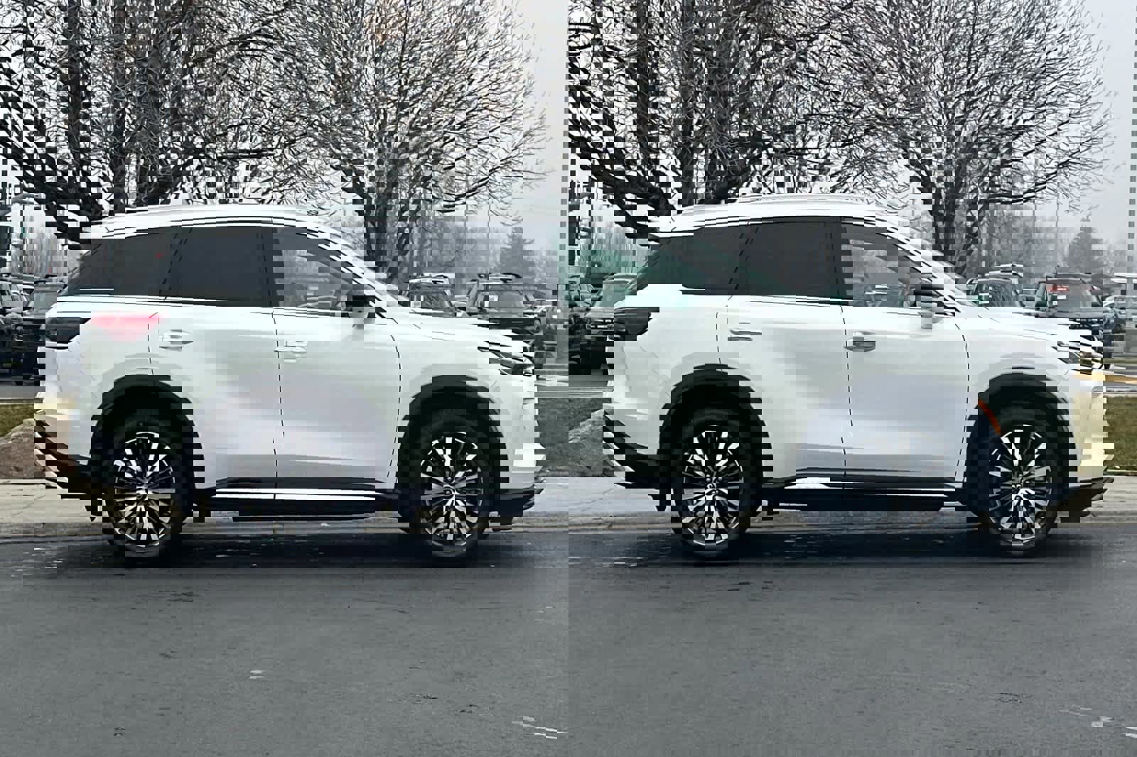 Used 2025 INFINITI QX60 Sensory w/ Vision Package image 6