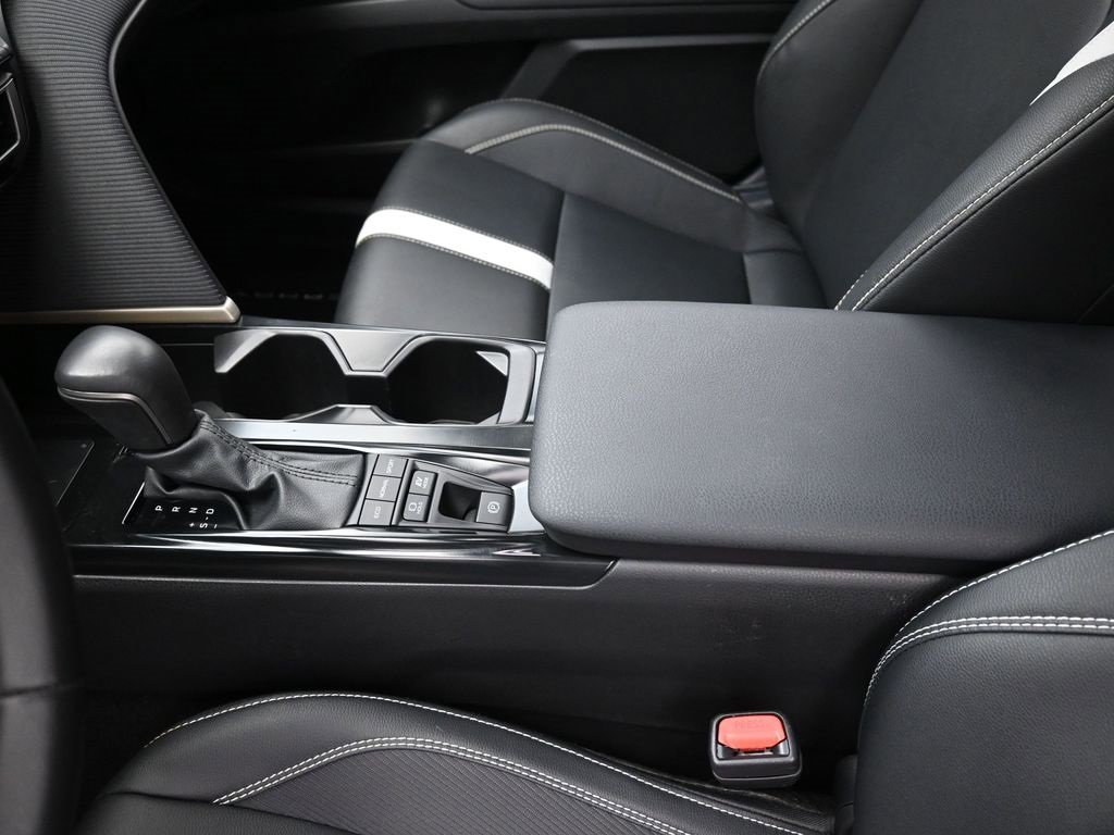 Used 2025 Toyota Camry SE image 20