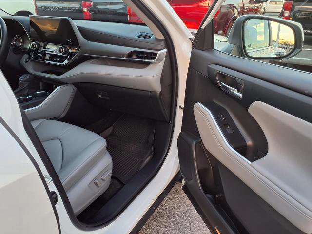 Used 2023 Toyota Highlander XLE image 27