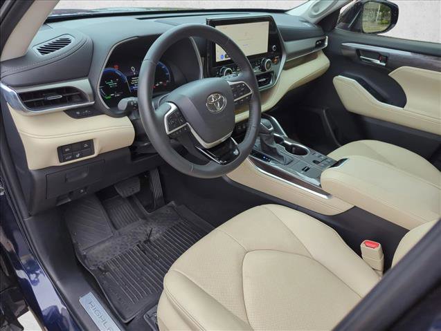 Used 2024 Toyota Highlander Limited image 9