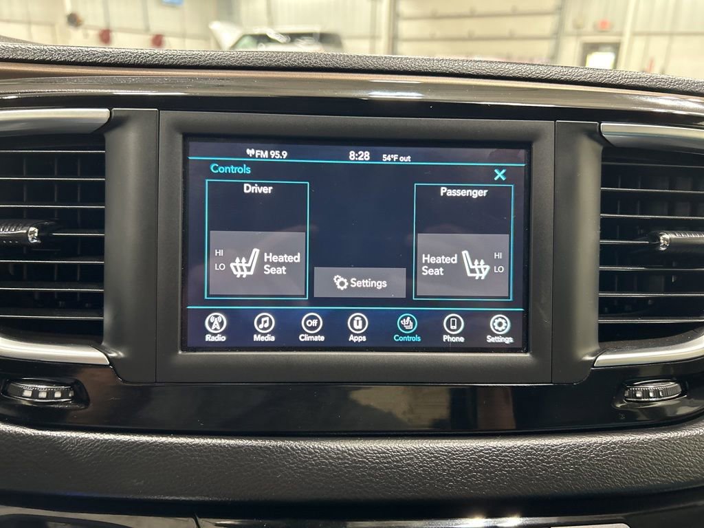 Used 2018 Chrysler Pacifica Touring-L FWD image 22