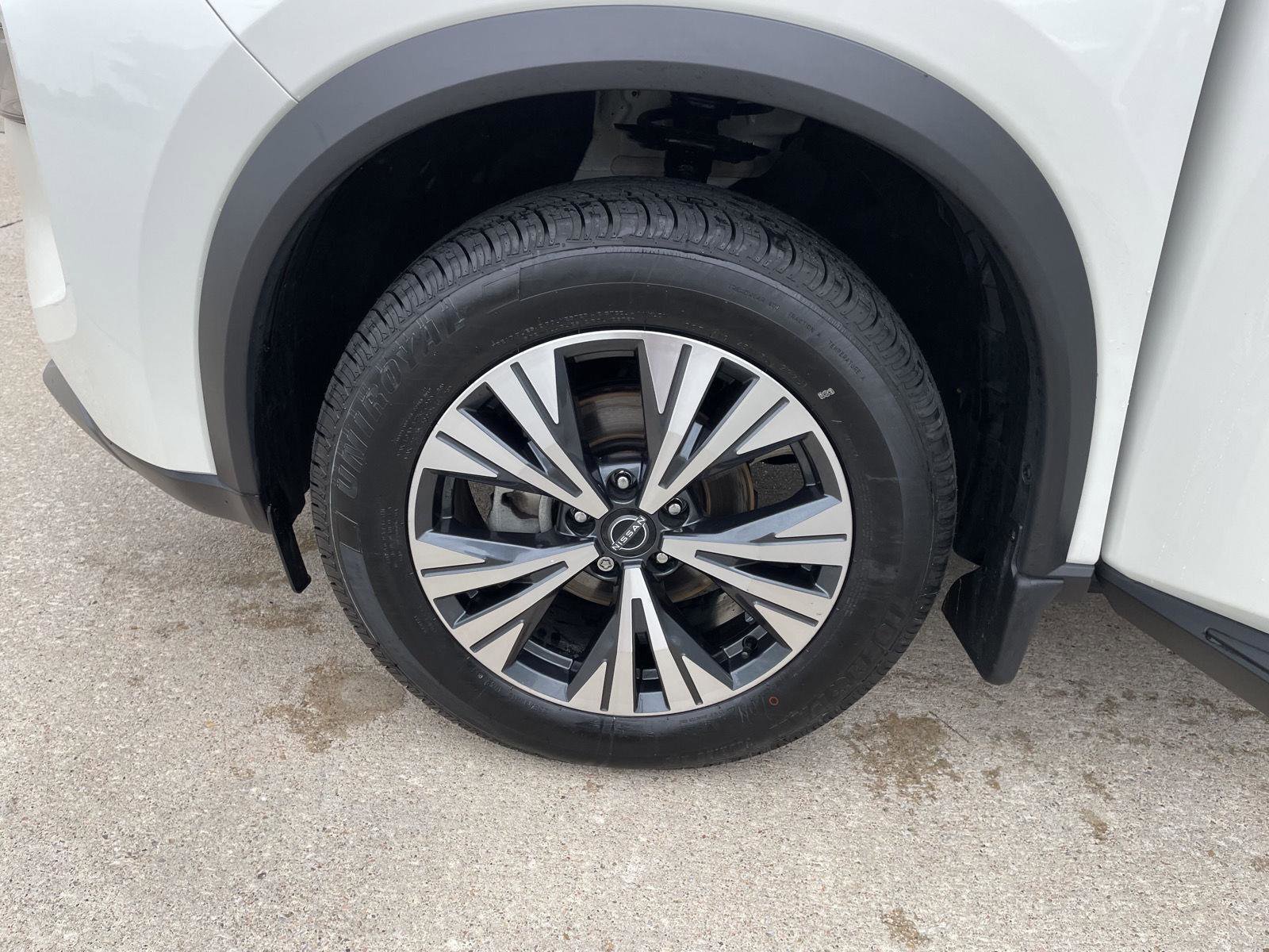 Used 2023 Nissan Rogue SV AWD/4WD image 10