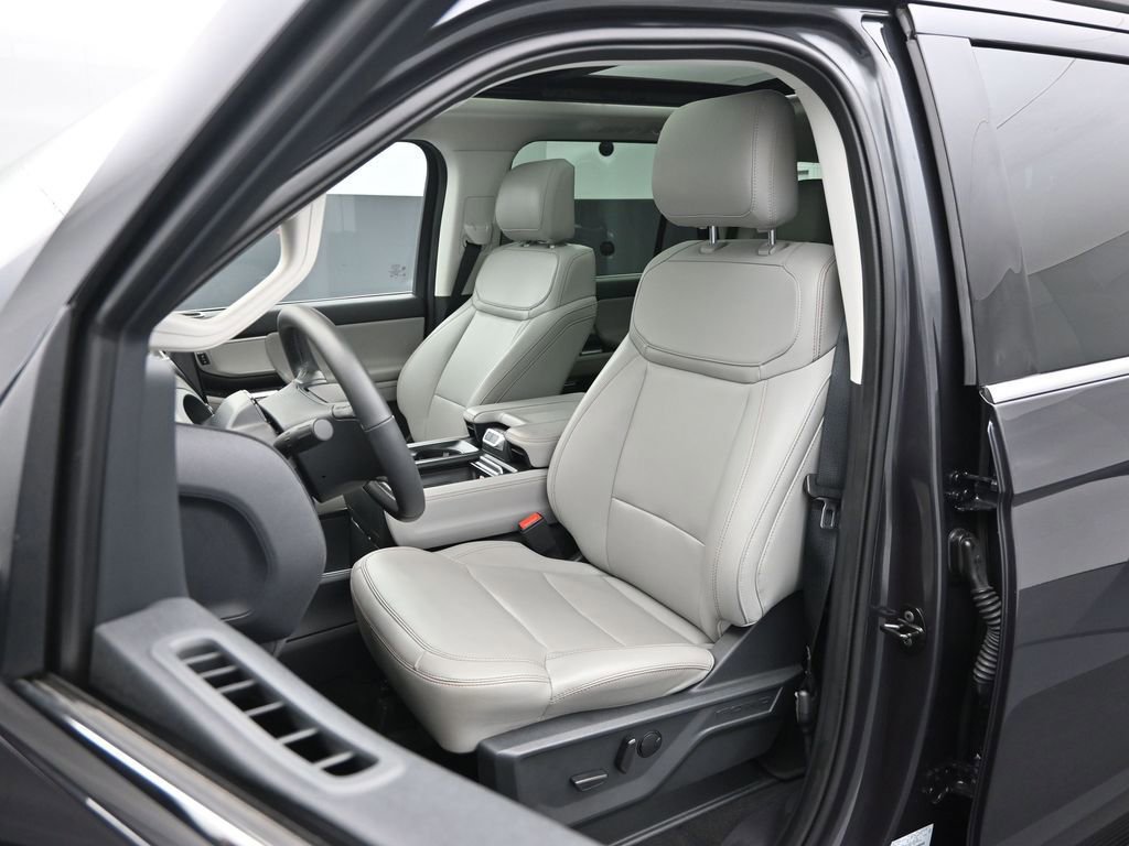 Certified 2025 Ford Expedition Active image 36