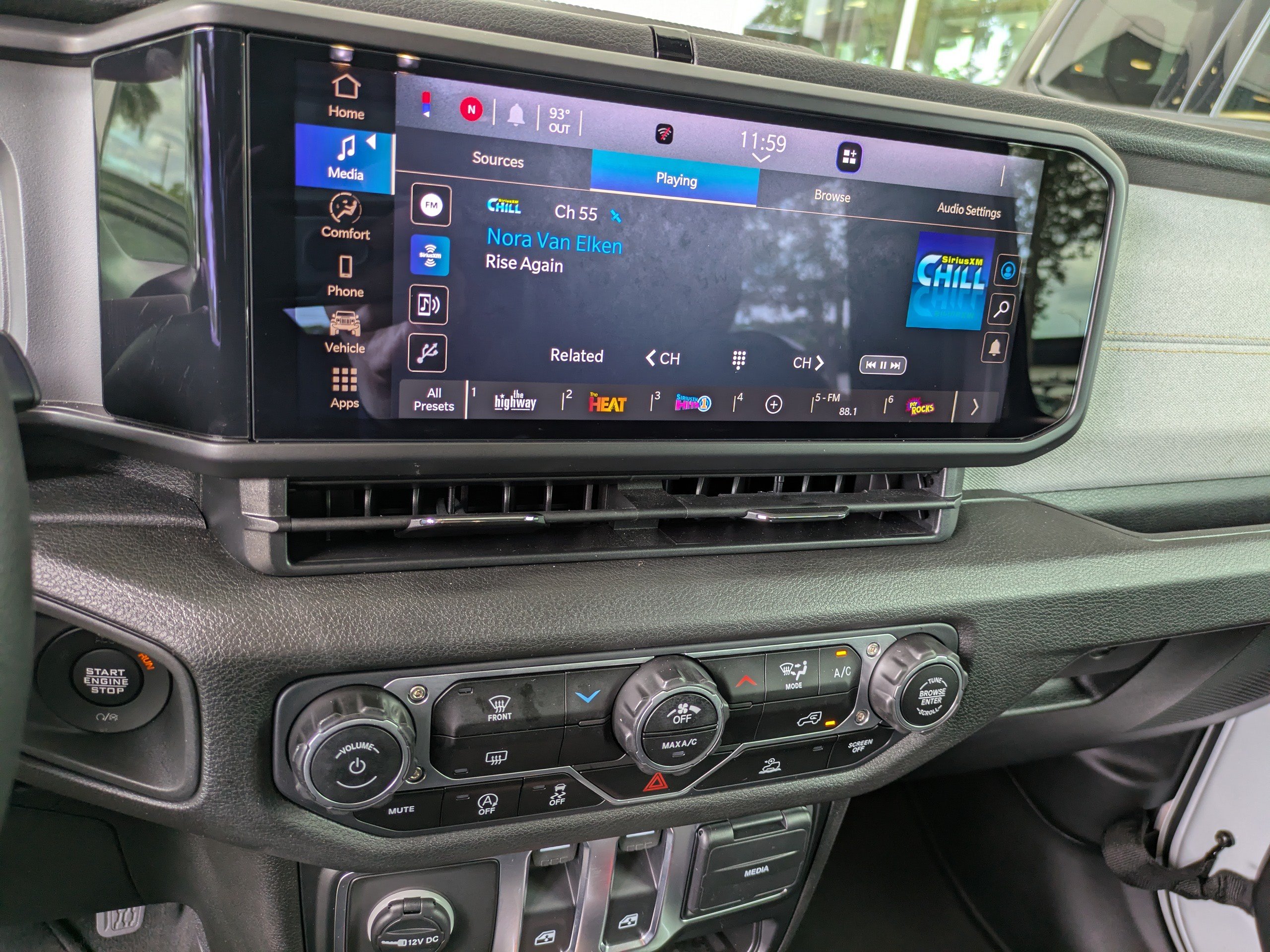 Used 2025 Jeep Wrangler Sport AWD/4WD image 19