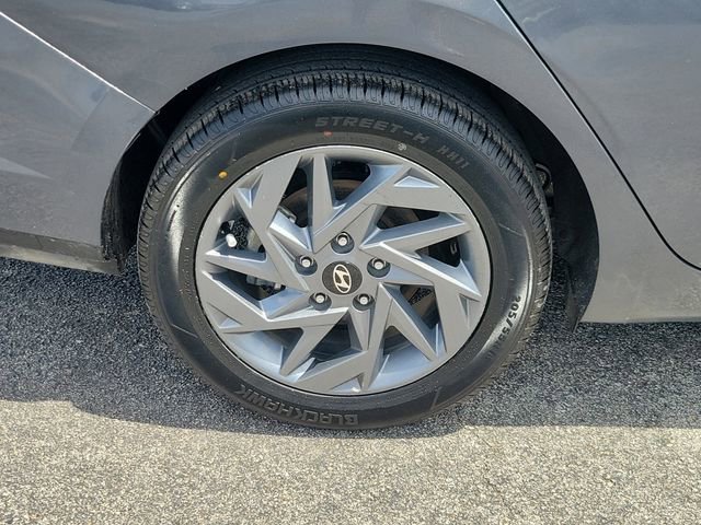 Used 2025 Hyundai Elantra Hybrid FWD image 6