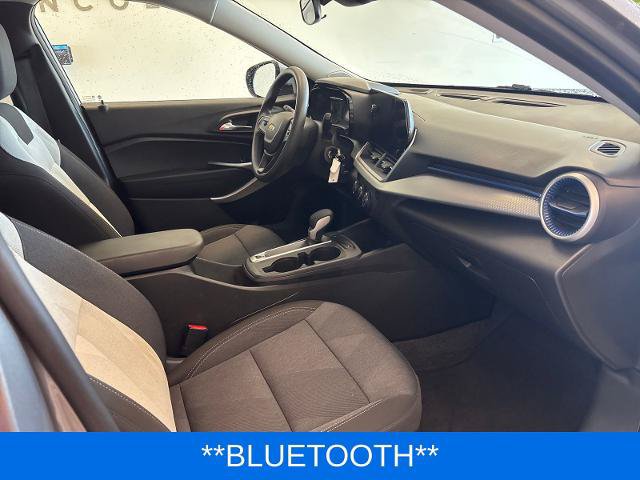 Used 2024 Chevrolet Trax LS w/ LS Convenience Package FWD image 8
