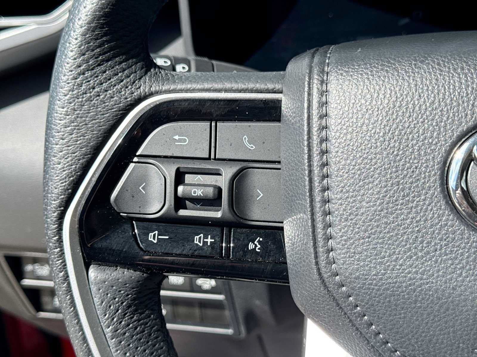 Used 2023 Toyota Sequoia Platinum AWD/4WD image 26