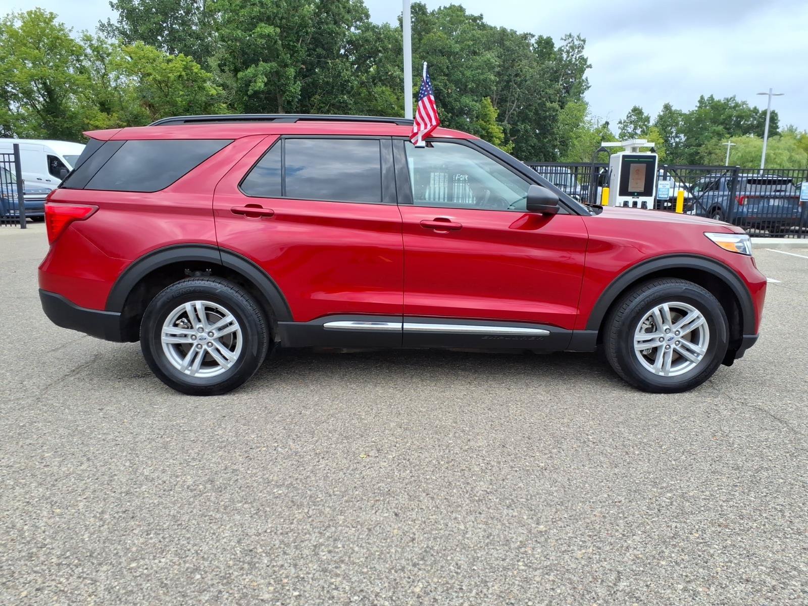 Certified 2024 Ford Explorer XLT w/ Equipment Group 202A AWD/4WD image 9