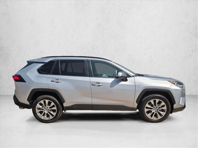 Used 2021 Toyota RAV4 XLE Premium FWD image 4