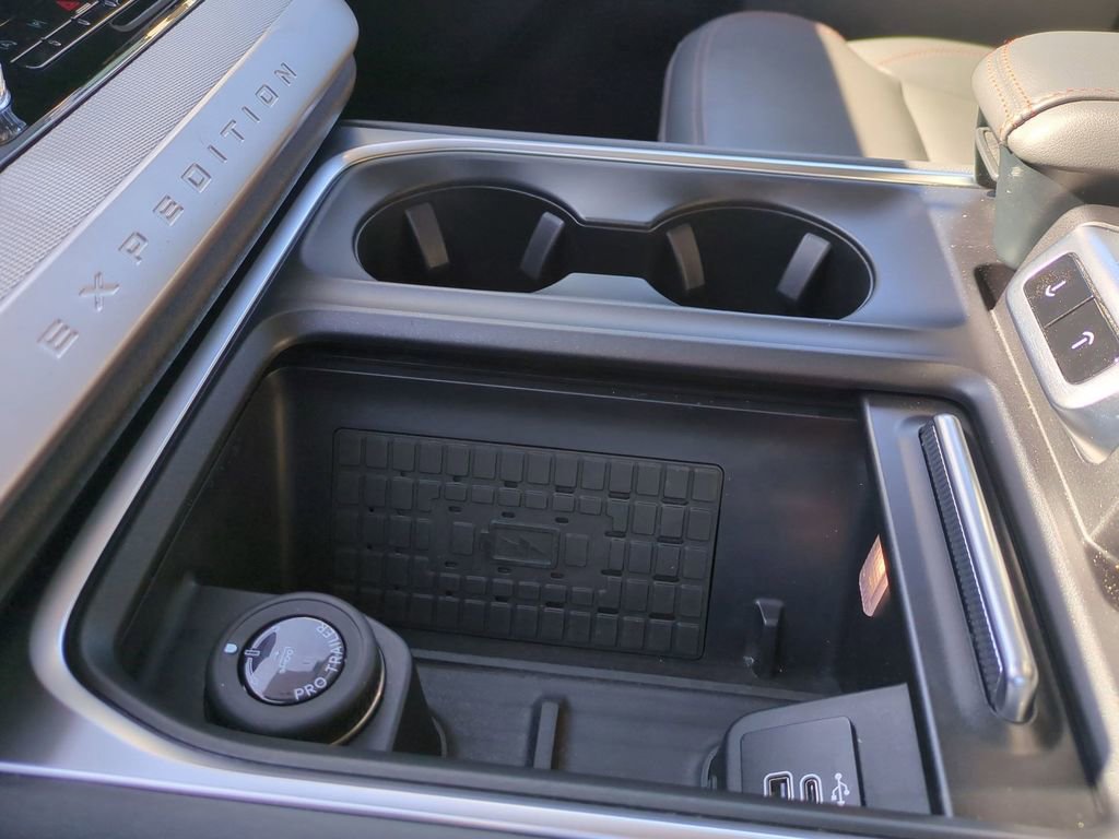 Certified 2025 Ford Expedition Active AWD/4WD image 18