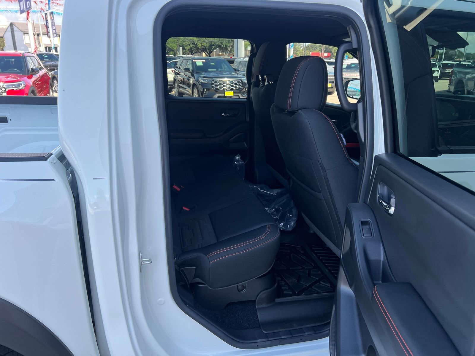 Used 2025 Nissan Frontier PRO-4X AWD/4WD image 14
