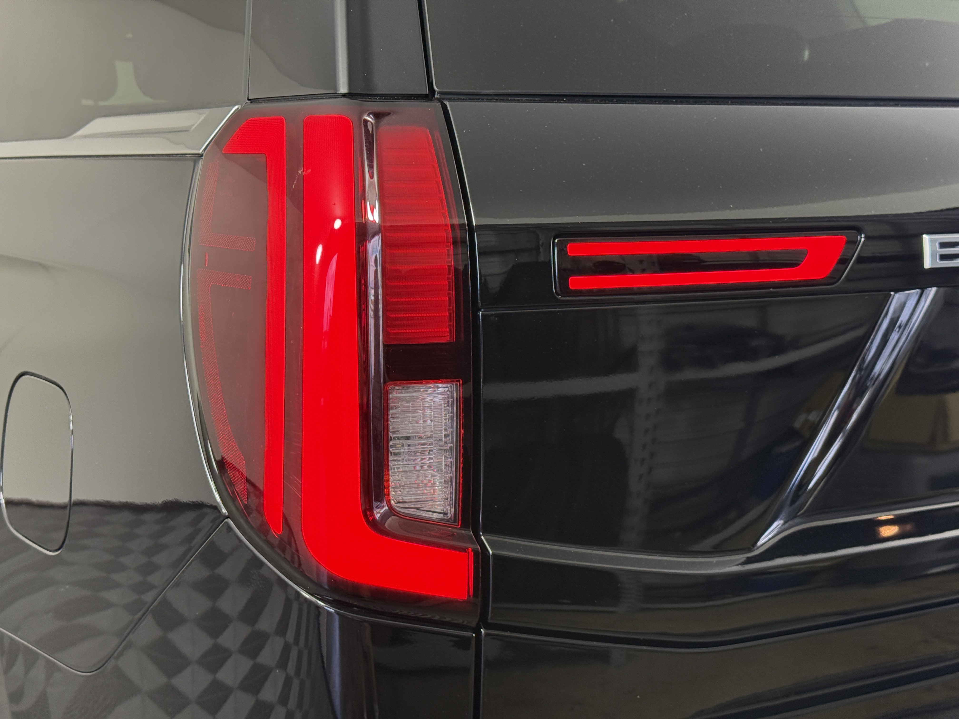 Certified 2025 Ford Expedition Platinum AWD/4WD image 8