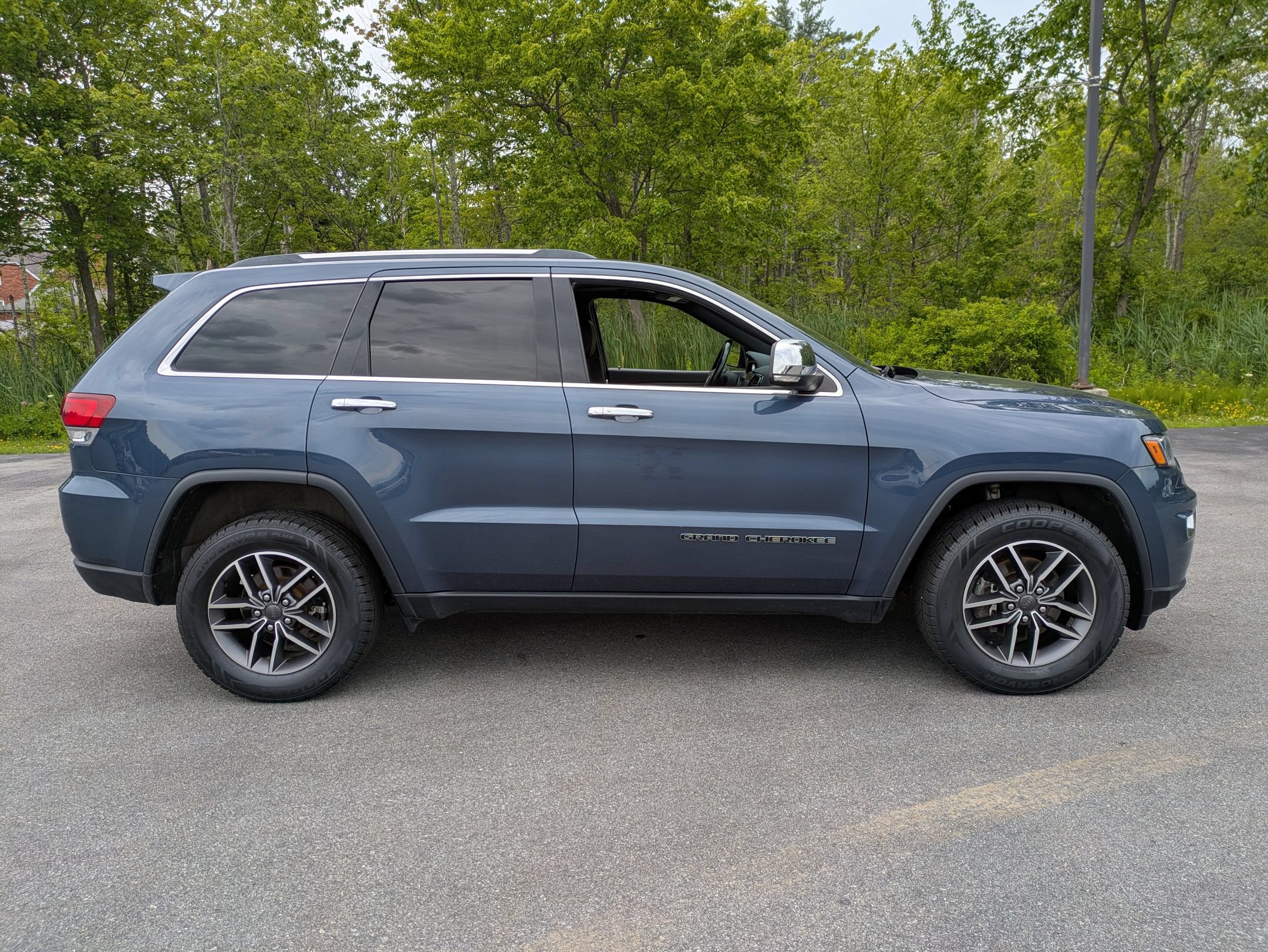 Used 2020 Jeep Grand Cherokee Limited w/ Premium Lighting Group AWD/4WD image 2
