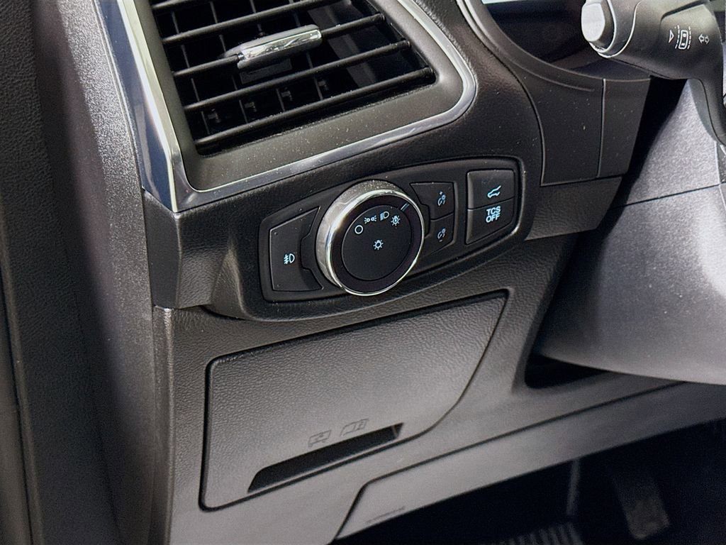 Certified 2022 Ford Edge Titanium w/ Equipment Group 301A image 14