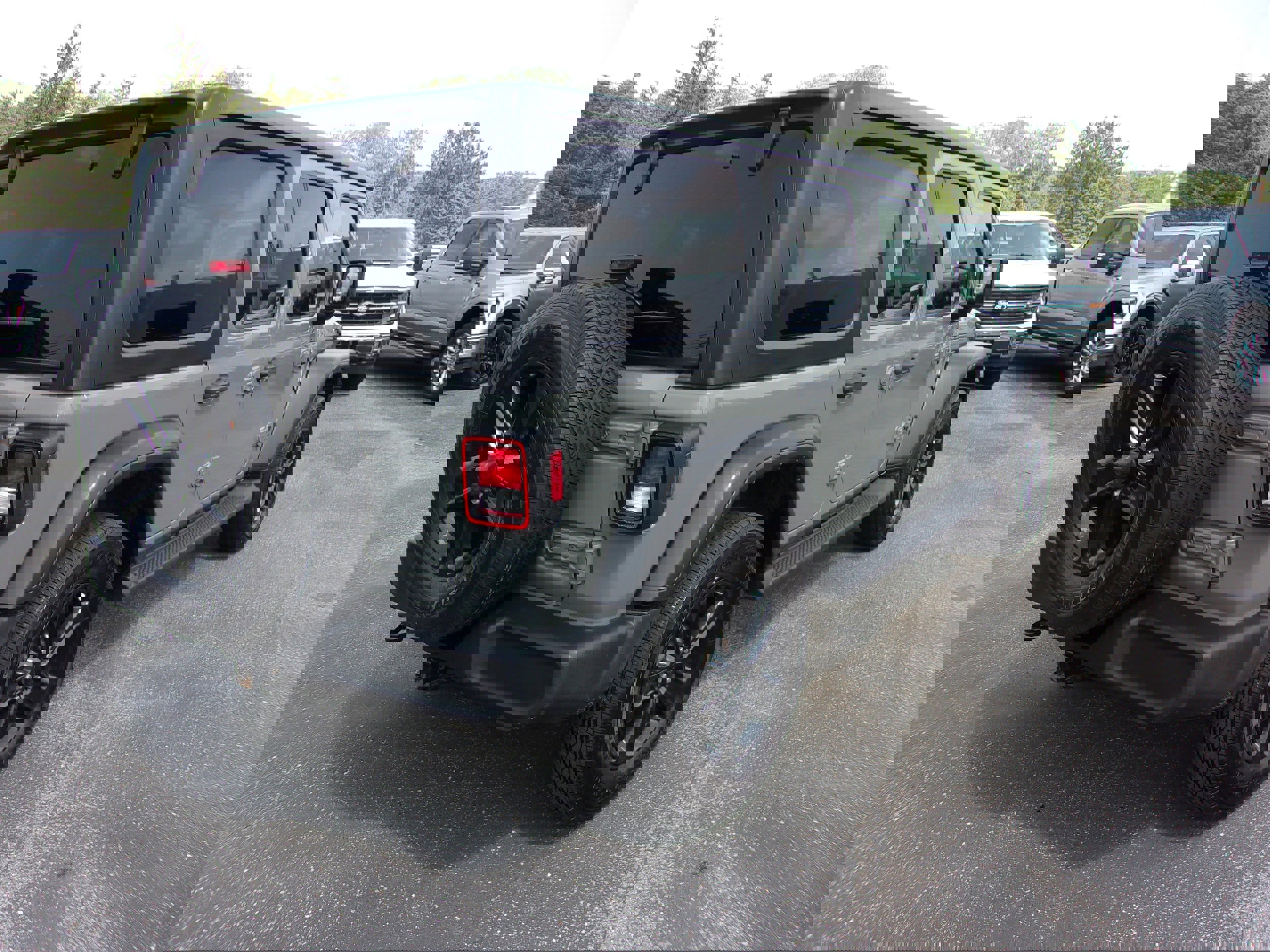 Used 2022 Jeep Wrangler Sport image 5