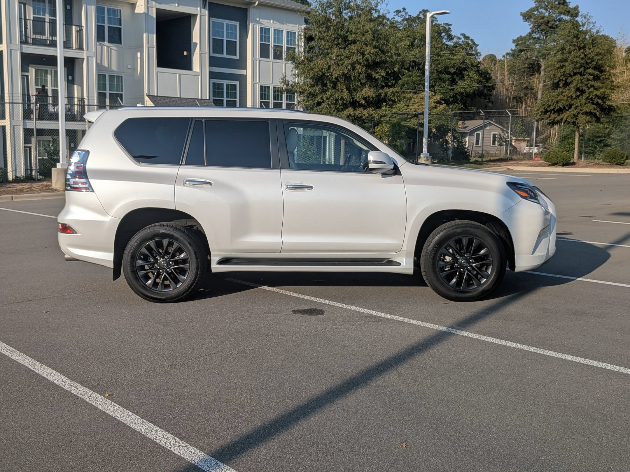 Used 2023 Lexus GX 460 Premium w/ Premium Package AWD/4WD image 3