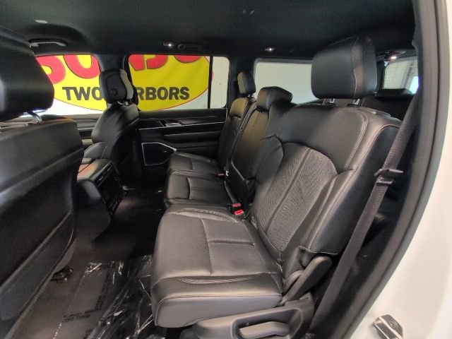 Used 2023 Jeep Wagoneer Series II AWD/4WD image 32