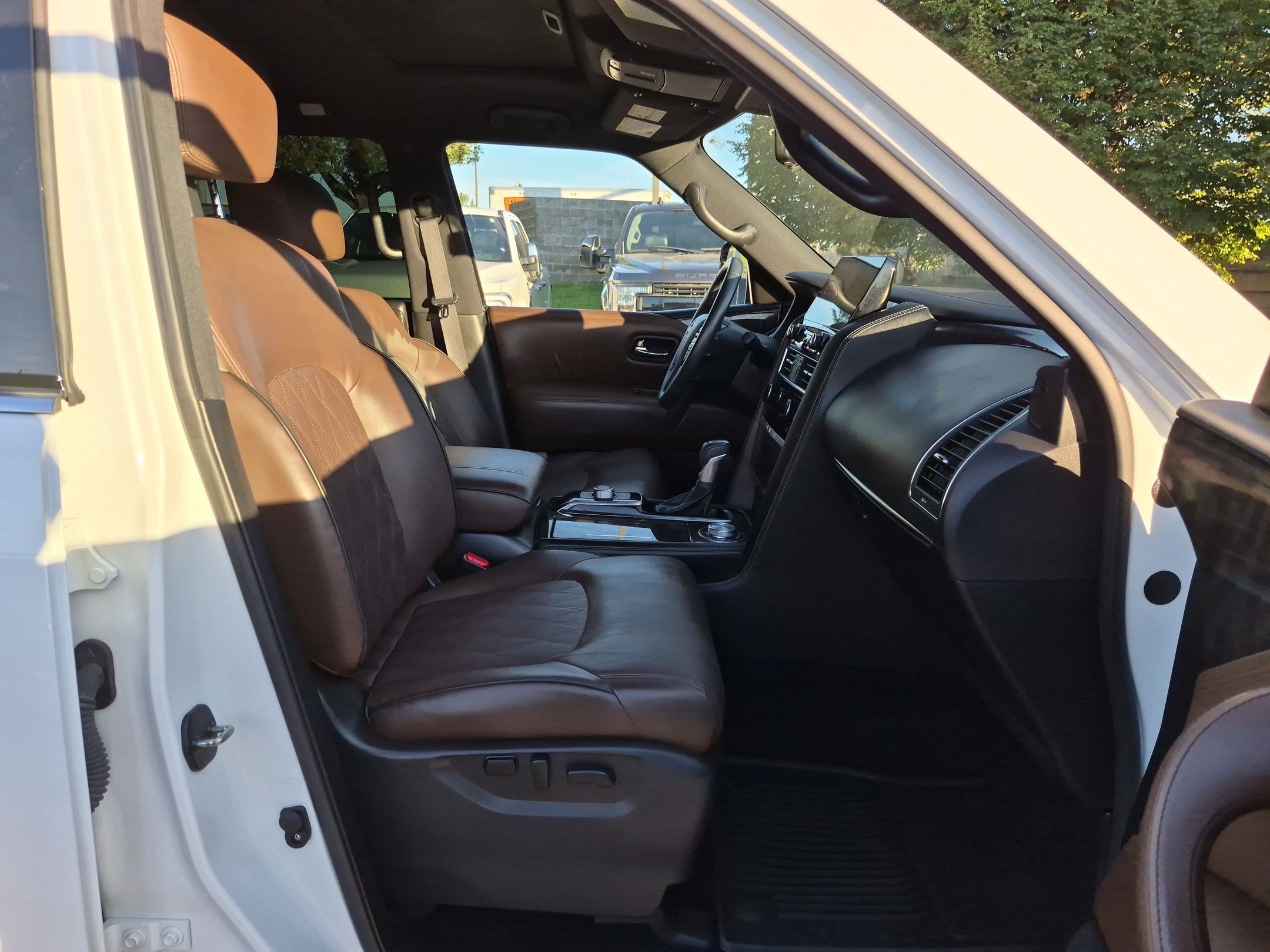 Used 2023 Nissan Armada Platinum w/ Captain's Chairs Package AWD/4WD image 35