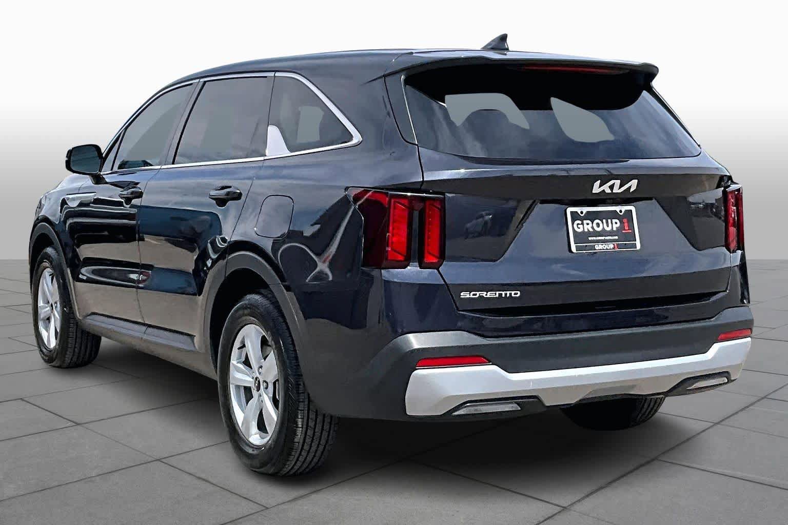 Used 2025 Kia Sorento LX FWD image 11