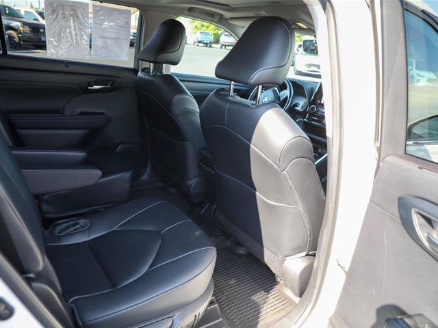 Used 2023 Toyota Highlander XLE FWD image 33