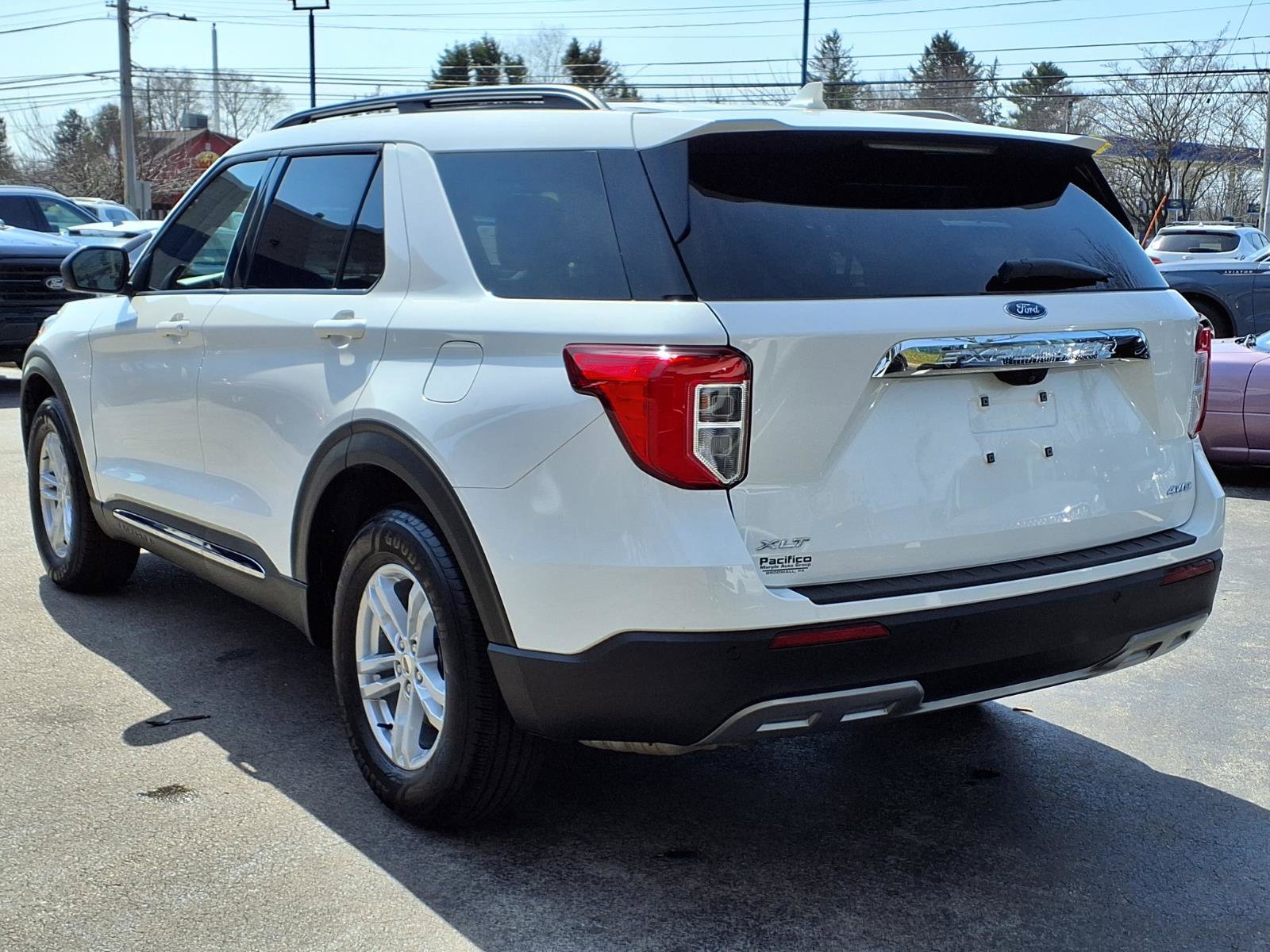 Certified 2022 Ford Explorer XLT w/ Equipment Group 202A AWD/4WD image 6