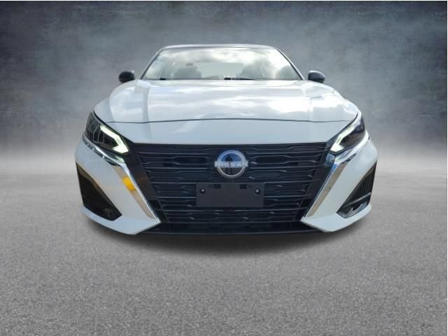 Used 2025 Nissan Altima 2.5 SV FWD image 2