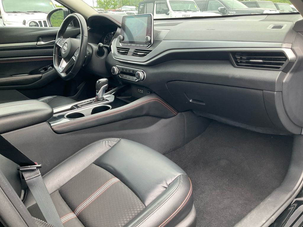 Used 2023 Nissan Altima 2.5 SR FWD image 11