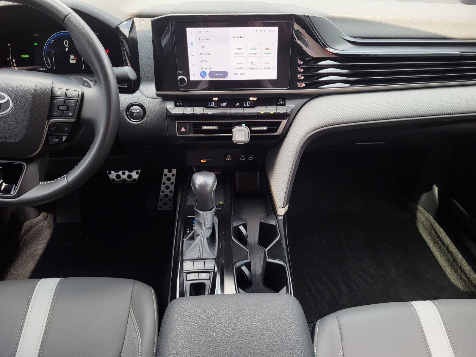 Used 2025 Toyota Camry SE w/ Convenience Package FWD image 15