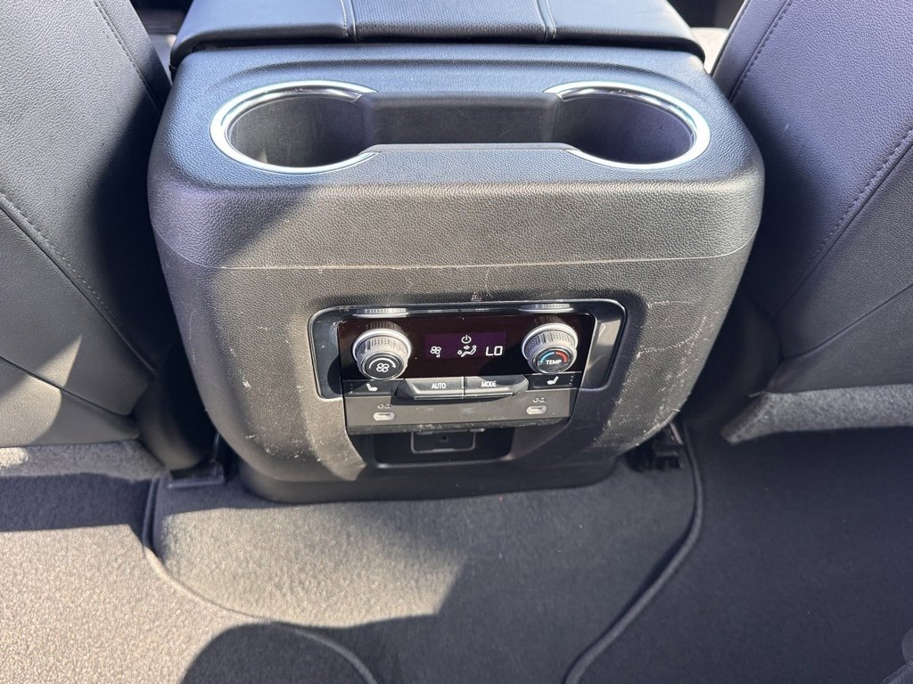 Used 2023 Chevrolet Suburban Premier image 32