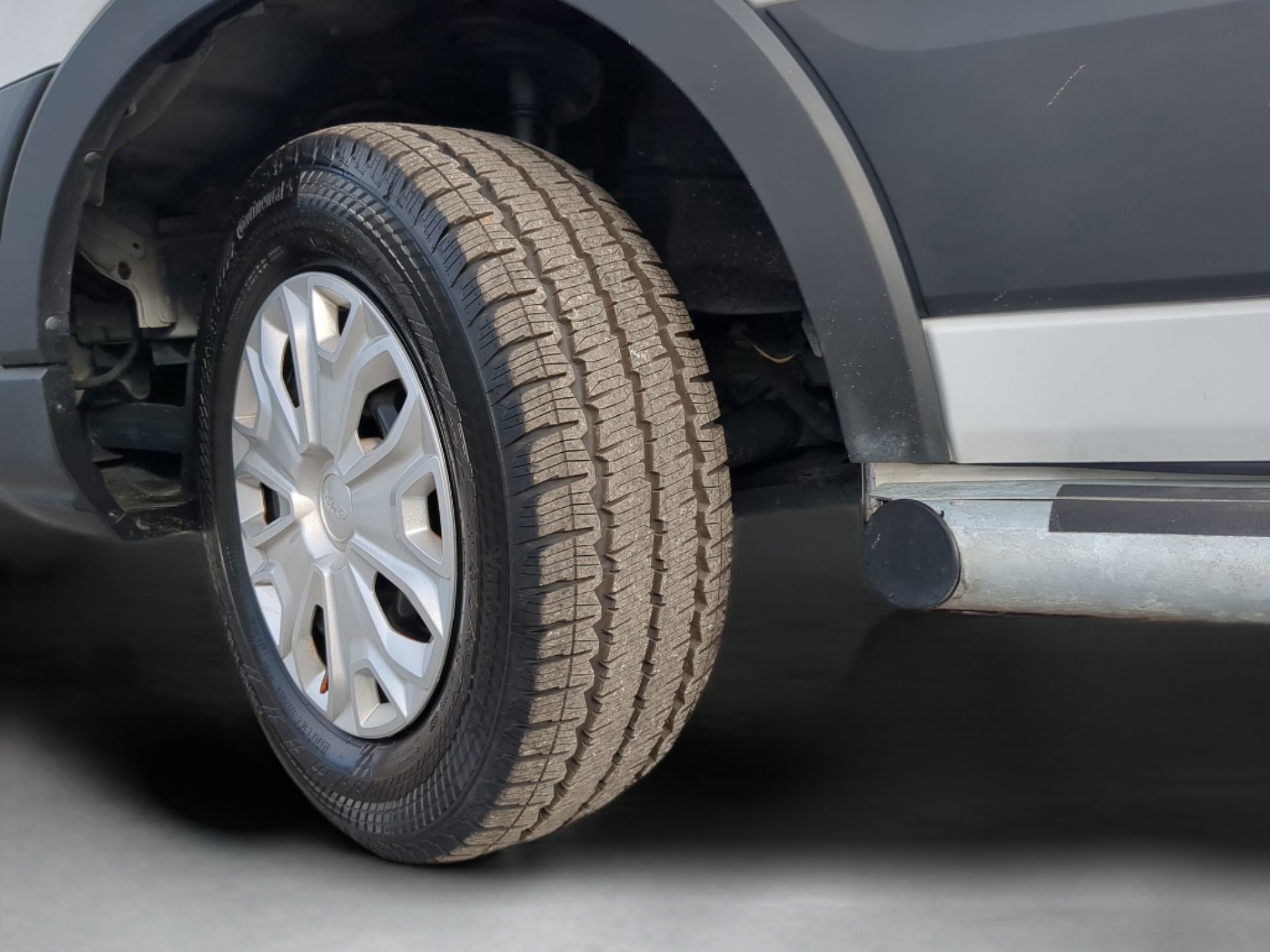 Certified 2024 Ford Transit 250 w/ Exterior Upgrade Package image 60