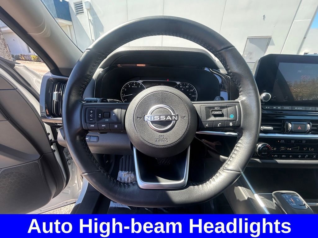 Used 2025 Nissan Pathfinder SV image 16