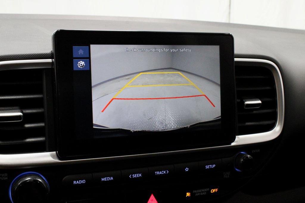 Used 2025 Hyundai Venue SEL FWD image 2