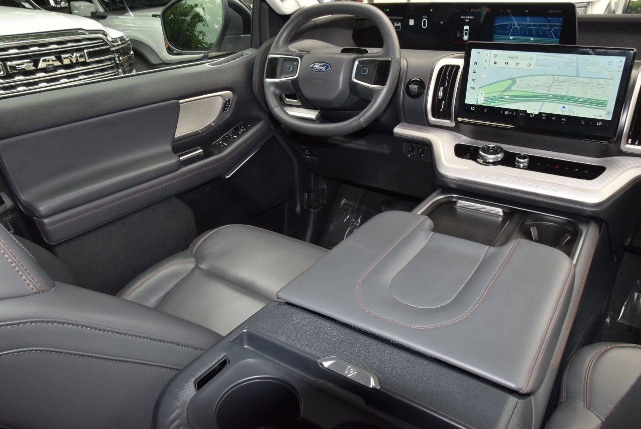 Certified 2025 Ford Expedition Active AWD/4WD image 17