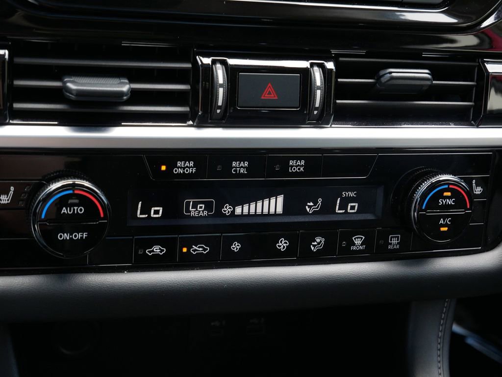 Used 2024 Nissan Pathfinder SV w/ SV Premium Package image 23