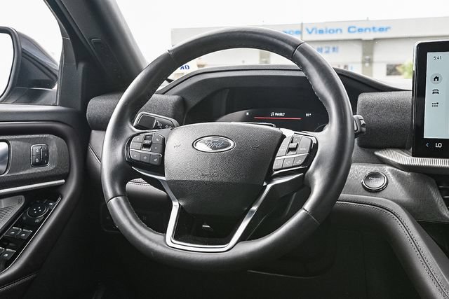 Certified 2025 Ford Explorer Platinum w/ LUX Leather Package AWD/4WD image 17
