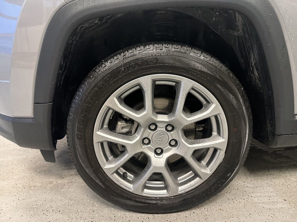 Used 2022 Jeep Compass Latitude image 33