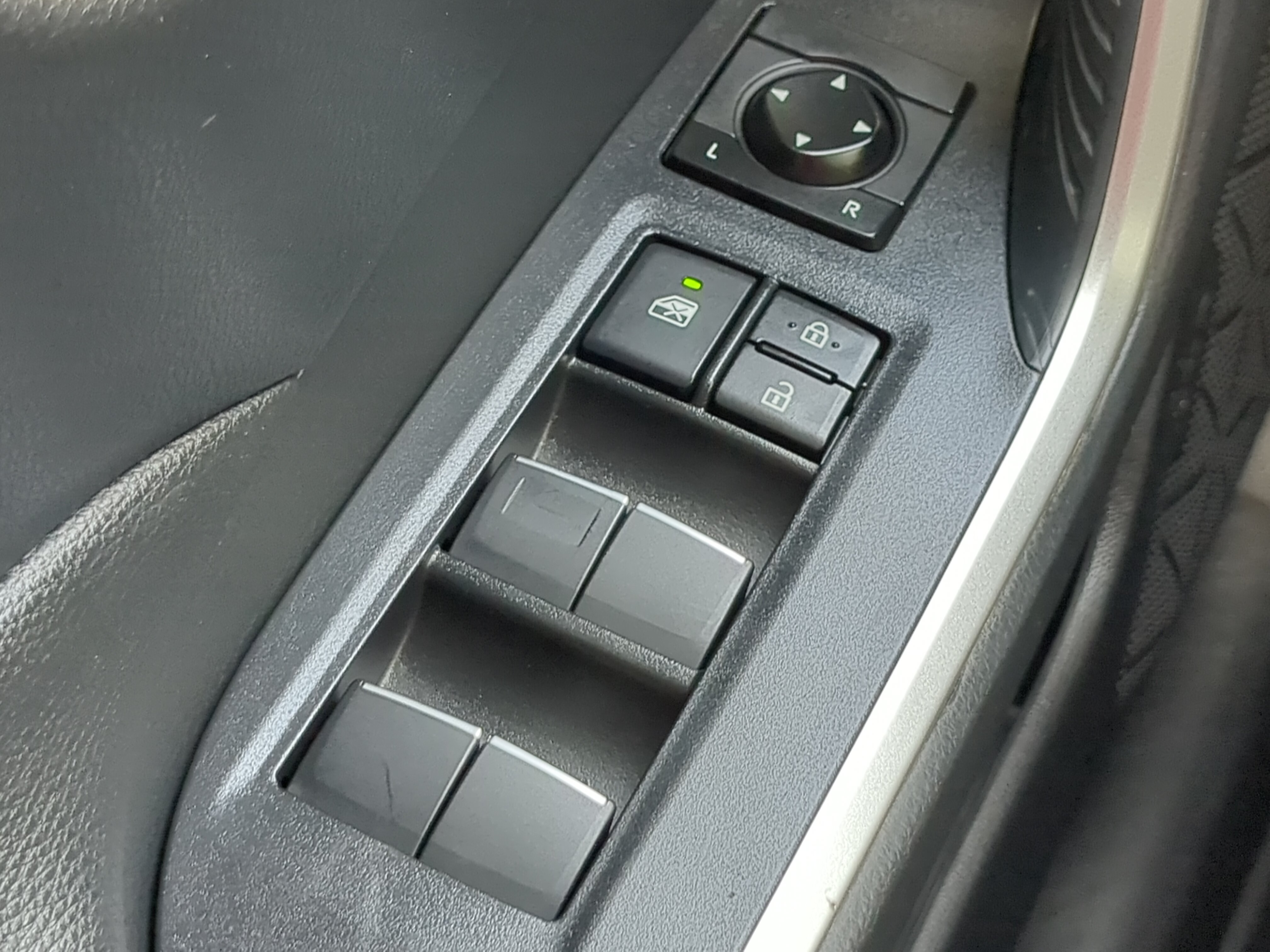 Used 2020 Toyota RAV4 XLE Premium FWD image 21
