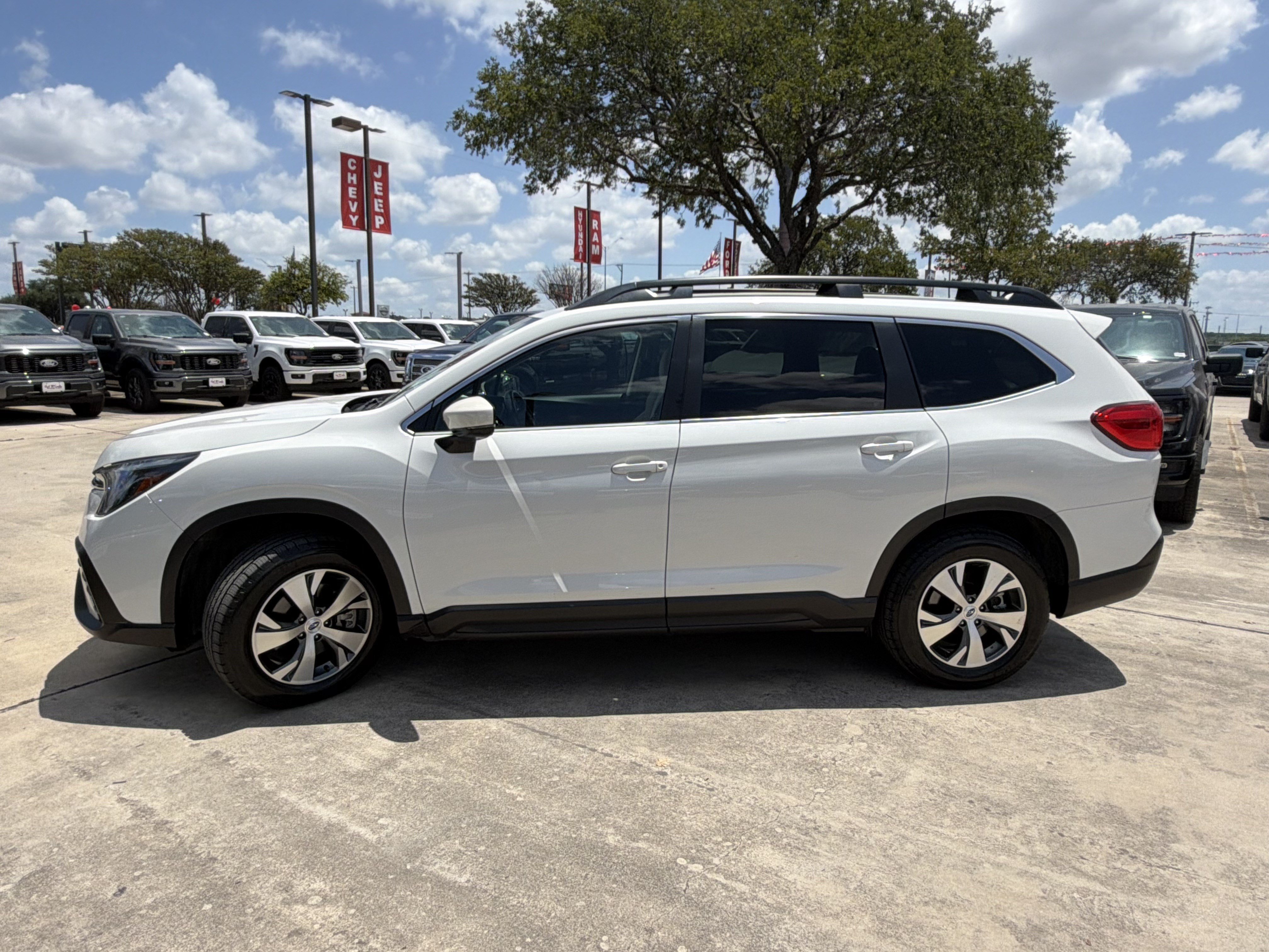 Used 2025 Subaru Ascent Premium AWD/4WD image 11