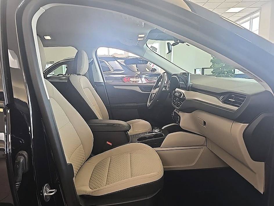 Certified 2022 Ford Escape SE AWD/4WD image 36