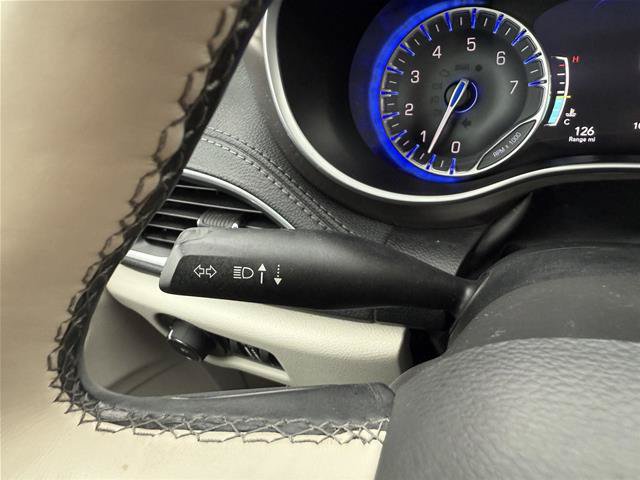 Used 2017 Chrysler Pacifica Limited FWD image 22