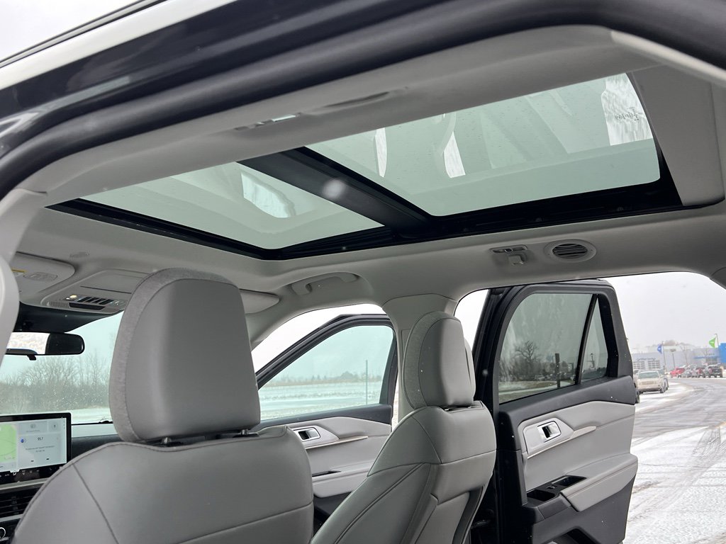 Certified 2025 Ford Explorer Active w/ Active Comfort Package image 39