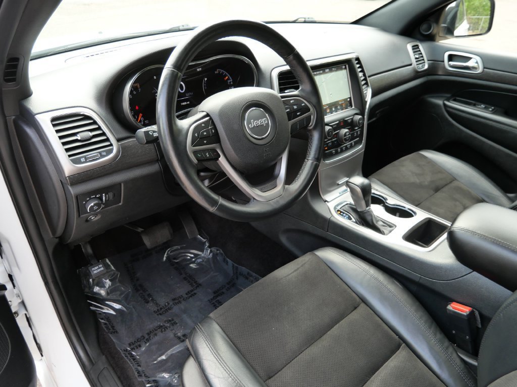 Used 2018 Jeep Grand Cherokee Altitude AWD/4WD image 3