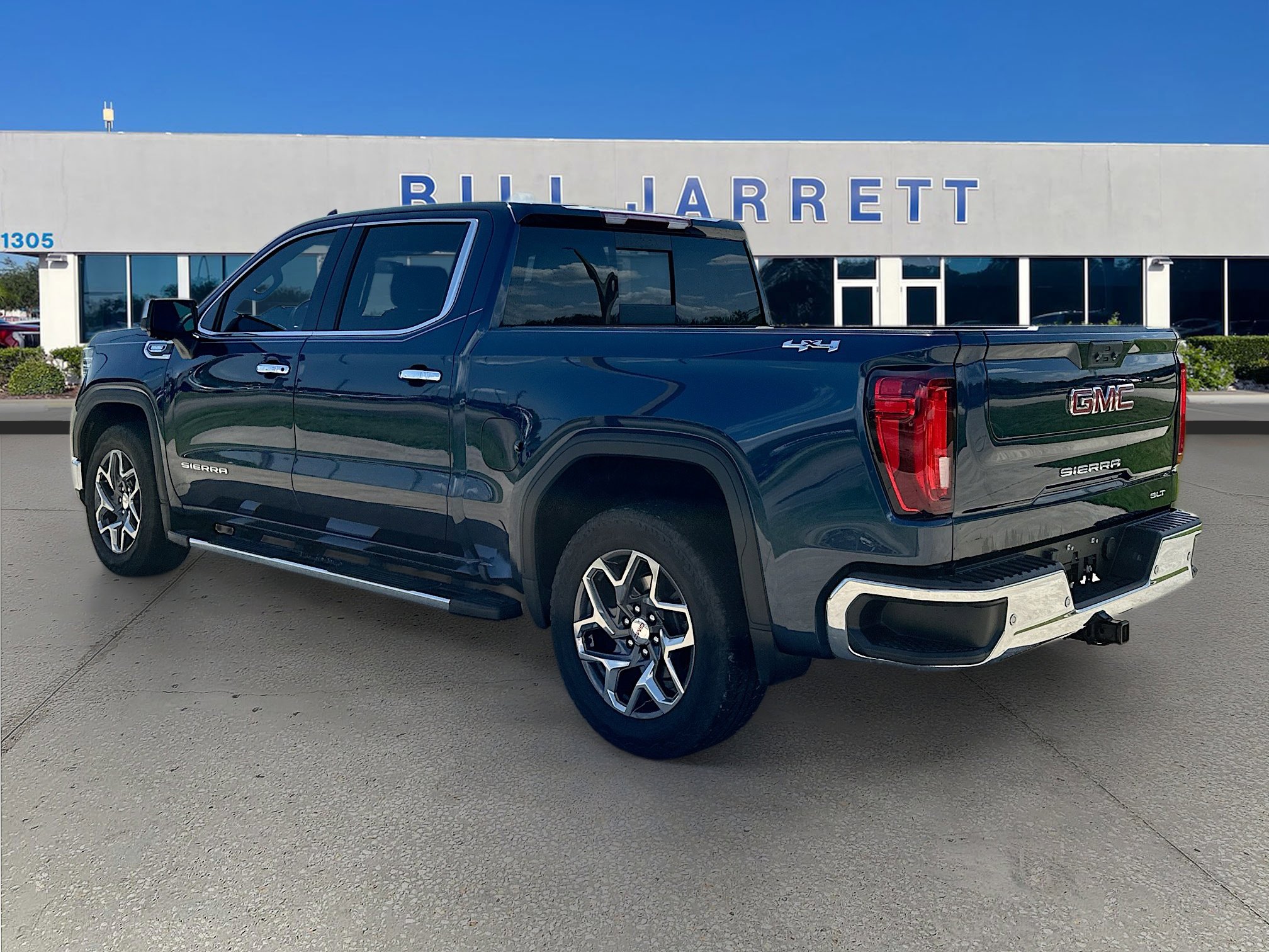 Used 2023 GMC Sierra 1500 SLT w/ SLT Premium Plus Package AWD/4WD image 5