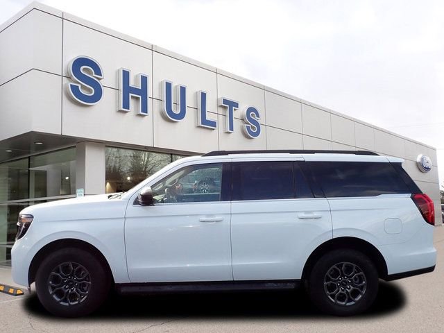 Certified 2025 Ford Expedition Active AWD/4WD image 2