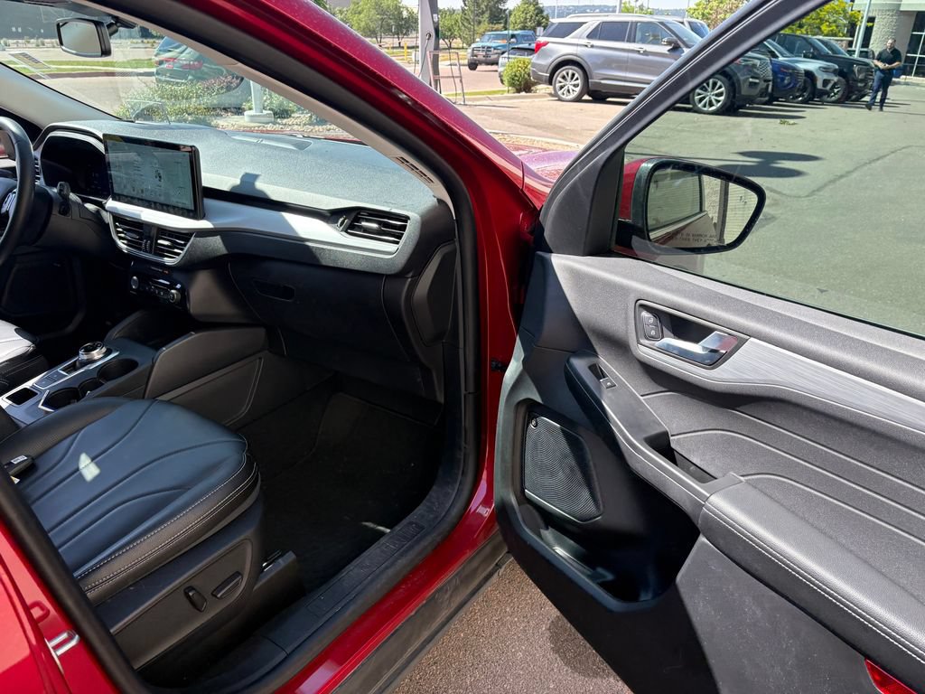 Certified 2026 Ford Escape Platinum w/ Premium Technology Package AWD/4WD image 30