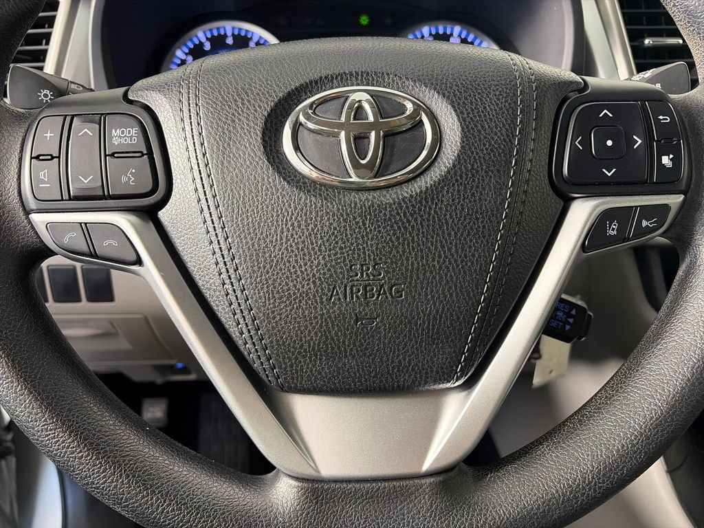 Used 2017 Toyota Highlander LE FWD image 16