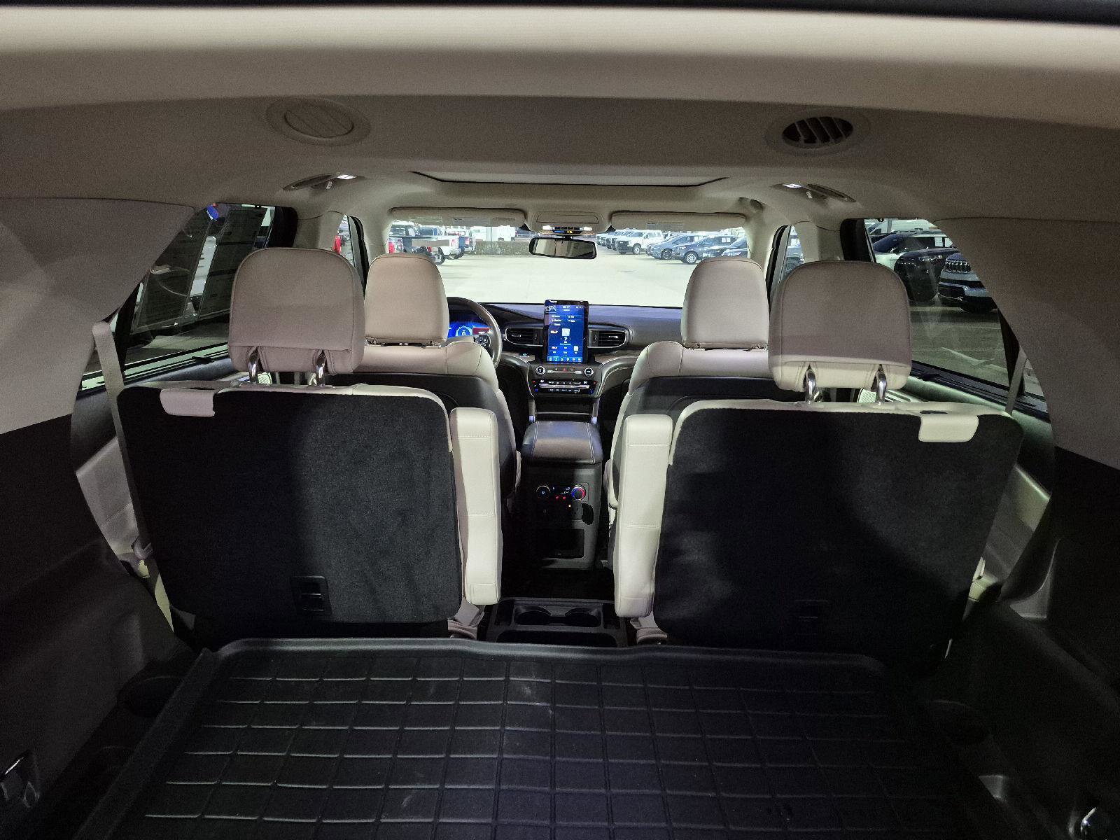 Certified 2020 Ford Explorer Platinum w/ Premium Technology Package image 15