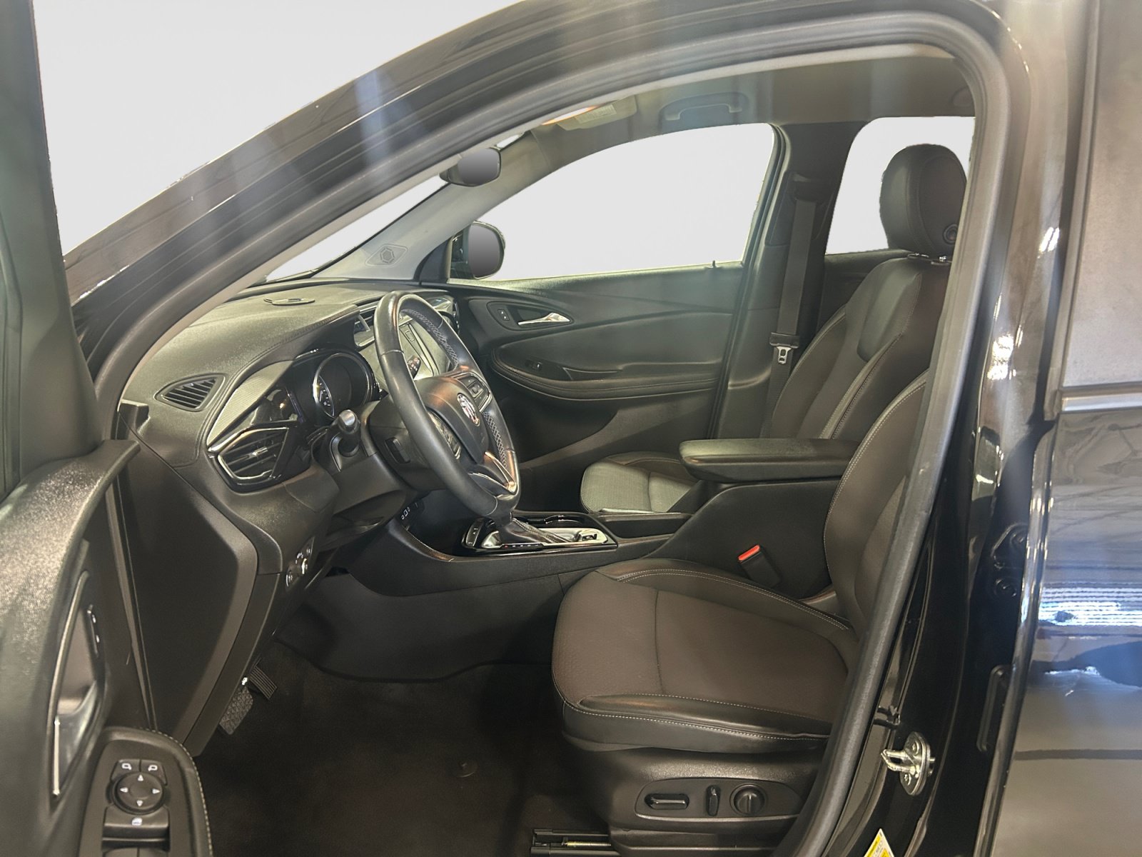 Used 2022 Buick Encore GX Select w/ Sport Touring Package FWD image 11