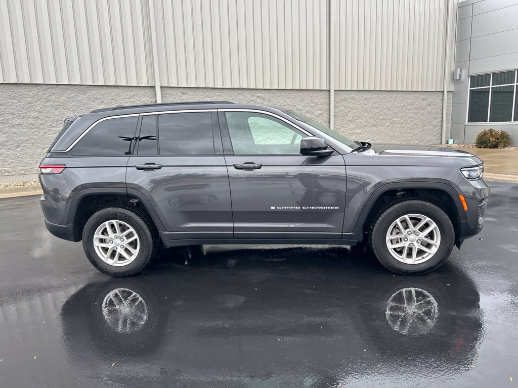 Used 2025 Jeep Grand Cherokee Laredo X w/ Luxury Tech Group I AWD/4WD image 5