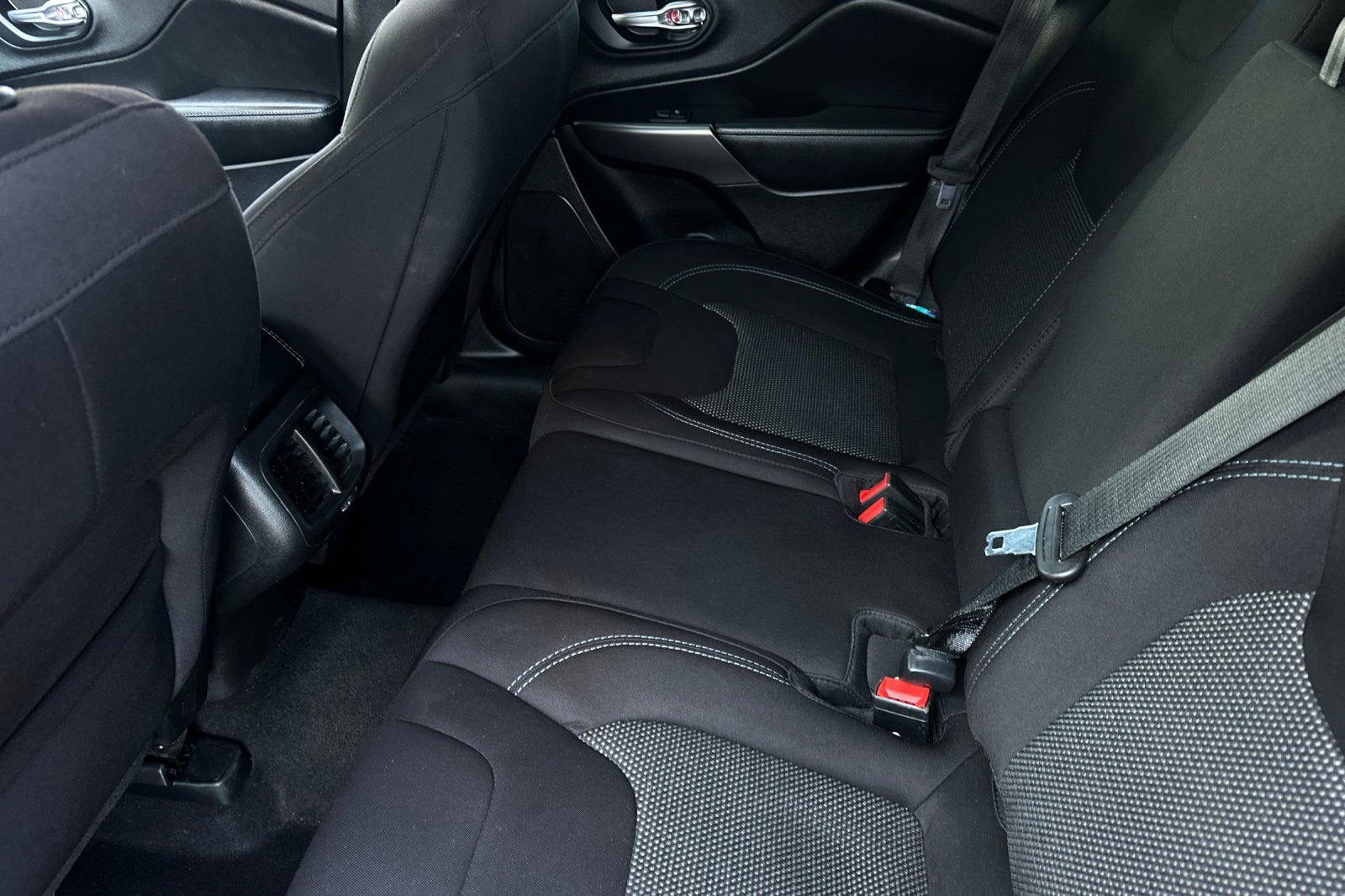 Used 2020 Jeep Cherokee Latitude image 12